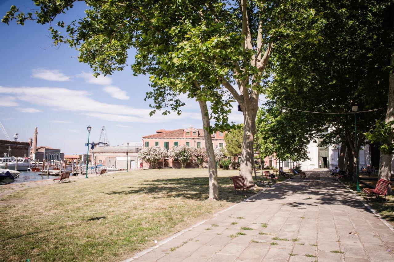 Venezia Biennale Bianco & Rosso Apartment Luaran gambar